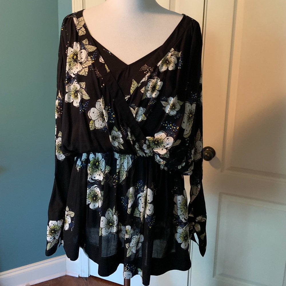 GORGEOUS FREE PEOPLE TOP!